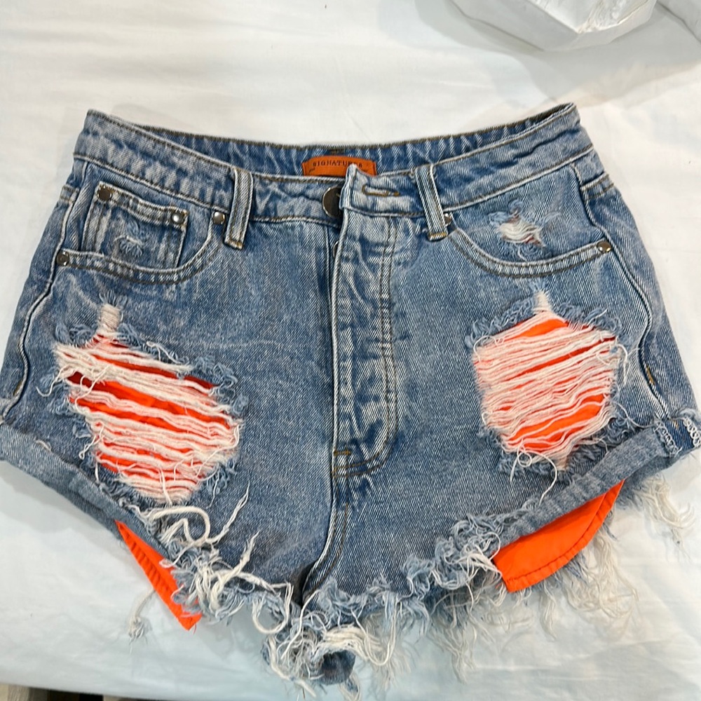 Denim shorts with orange pockets